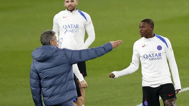 Luís Enrique revela sonho: ver Nuno Mendes jogar em várias posições