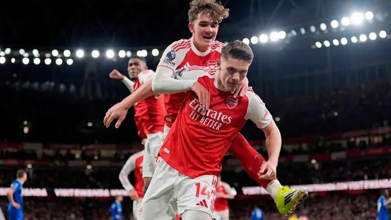 Gabriel Jesus elogia Max Dowman: Aos 15 anos jogava na rua