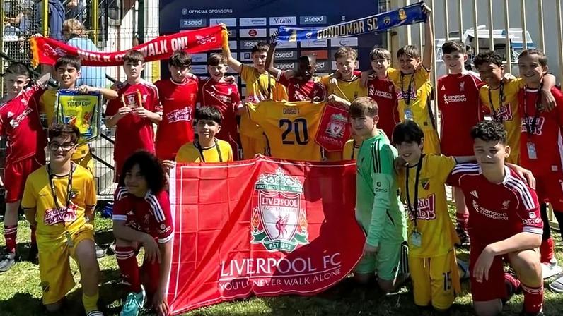 Diogo Jota homenageado pelo Gondomar e pelo Liverpool