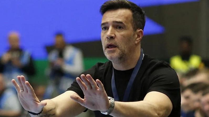 Ricardo Costa celebra vitória sobre Wisla Plock