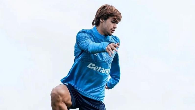 Rodrigo Mora com perspetiva de titular no onze do FC Porto