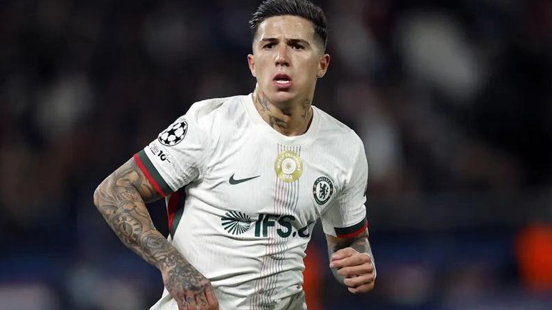 Chelsea afasta Enzo Fernández por dois jogos após limite ultrapassado