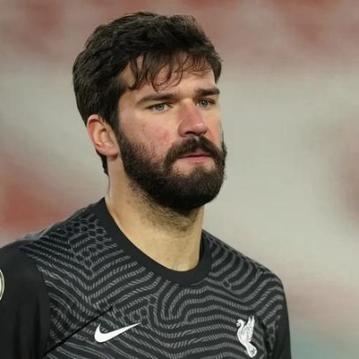 Slot confirma lesão de Alisson e guarda-redes arrisca época