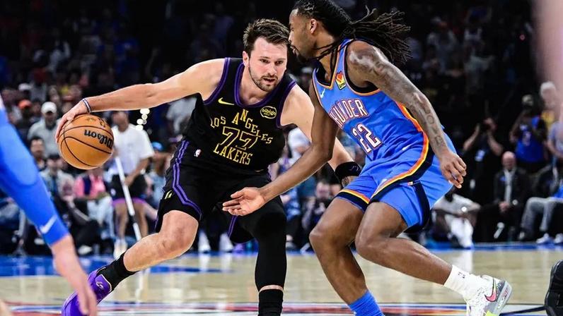 Doncic fica lesionado e chora em derrota pesada dos Lakers