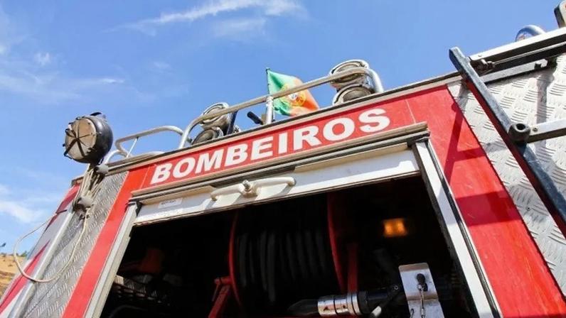 Quatro mortos, incluindo criança, em colisão frontal no IC1, Santiago do Cacém