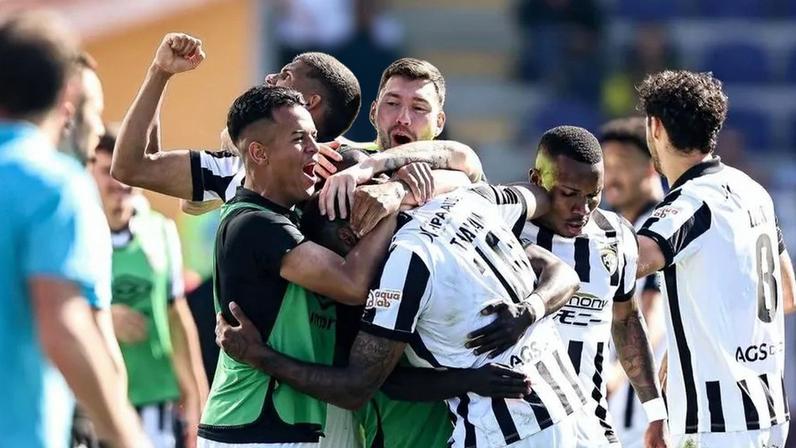 Portimonense vence Oliveirense 2-1 e sai provisoriamente da zona de despromoção