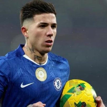 Agente de Enzo Fernández critica suspensão de dois jogos decidida pelo Chelsea