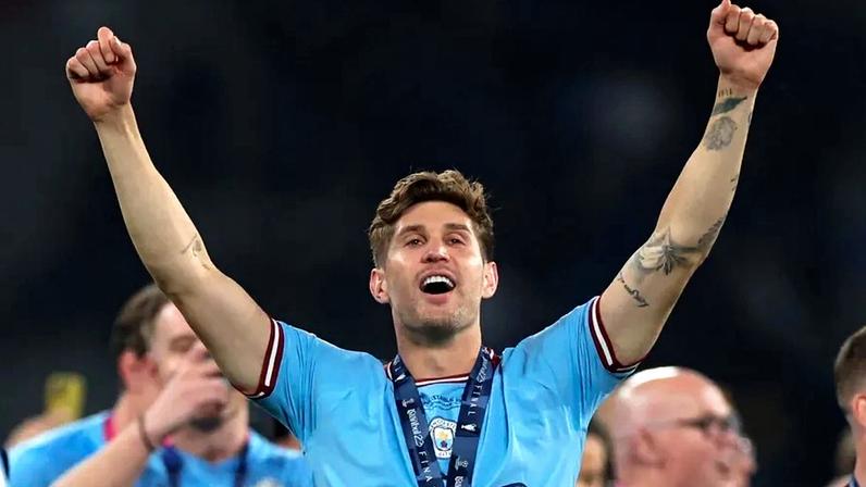 John Stones é apontado ao Chelsea após aconselhamento de Gallas