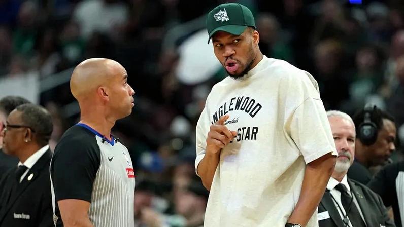 Giannis Antetokounmpo alega estar a ser afastado pelos Milwaukee Bucks