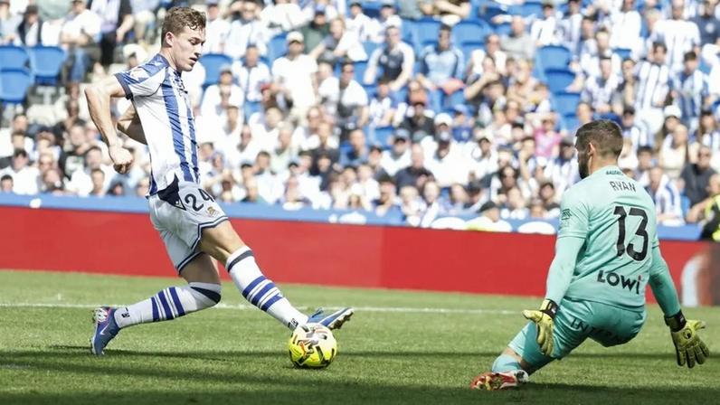 Levante de Luís Castro derrotado em San Sebastián