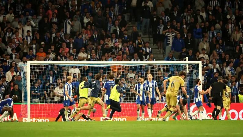 Derrubação da Fortaleza do Dragão está em curso