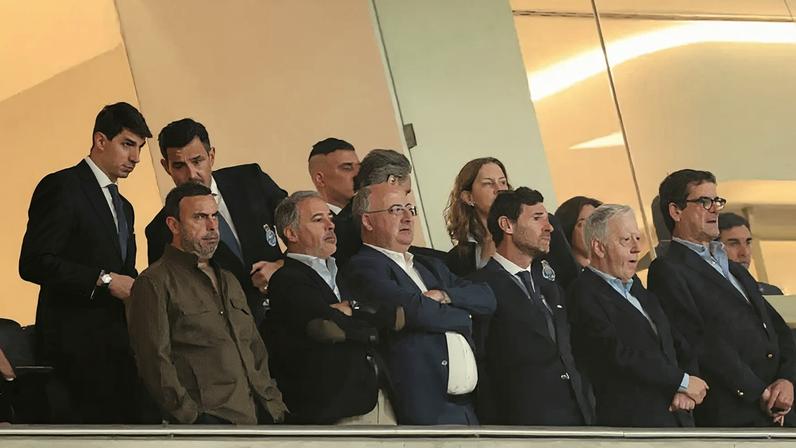 Ministro esteve ao lado de Villas-Boas