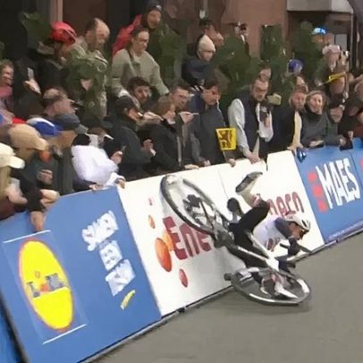 Rui Oliveira falha arranque na Volta à Flandres e fica nos separadores