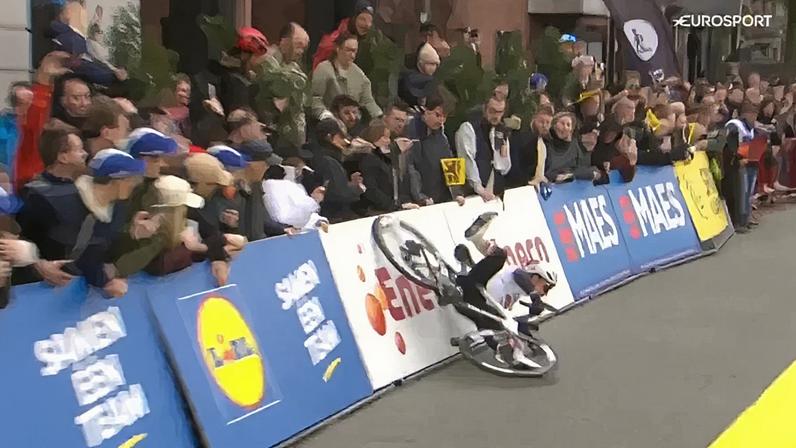 Rui Oliveira falha arranque na Volta à Flandres e fica nos separadores