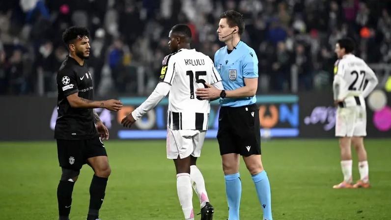 Árbitro alemão Daniel Siebert dirige a receção do Sporting ao Arsenal