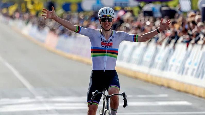 Pogacar conquista a Volta à Flandres e faz história pela segunda vez