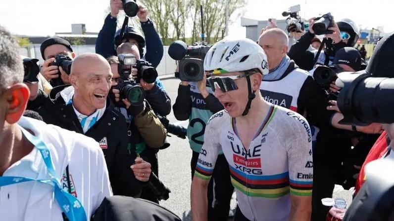 Volta à Flandres envolve passagem de nível e possível desqualificação de Pogacar