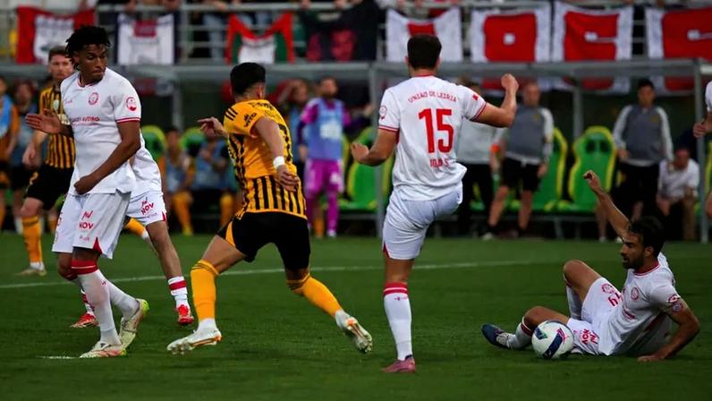 U. Leiria-Lus. Lourosa 0-0 impede aproximação ao topo