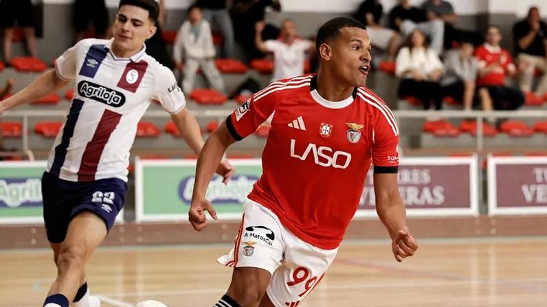 Benfica vence Torreense 4-3 e avança à fase final