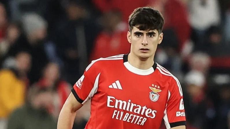 Rui Costa atento ao desejo de Mourinho; renovação de António Silva pode avançar