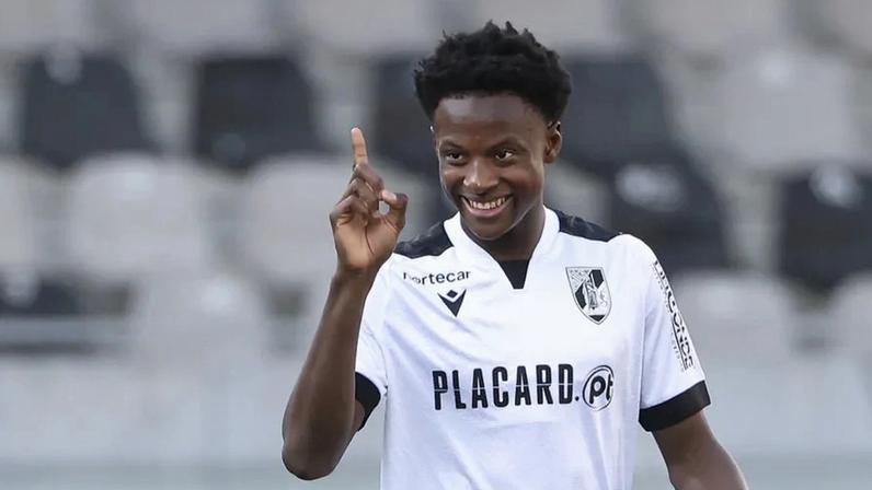 Oumar Camara dedica-se à defesa do castelo