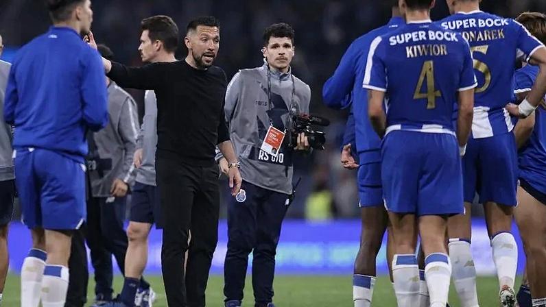 Terapia à equipa do FC Porto começou no balneário