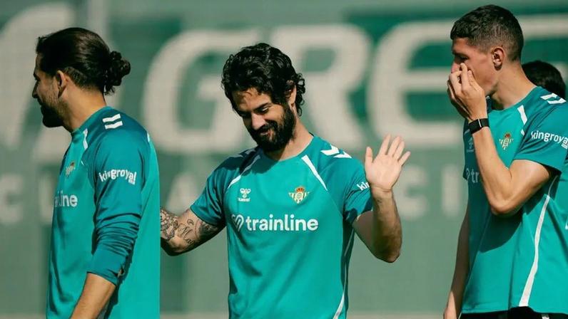 Isco treino de forma parcial com o grupo, mas está fora dos eleitos