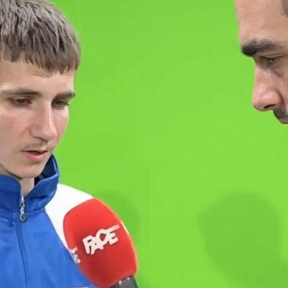 Apanha-bolas que roubou cábula de Donnarumma vira estrela da Bósnia