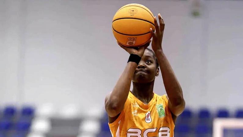 Vânia Sengo brilha pelo BC Barcelos