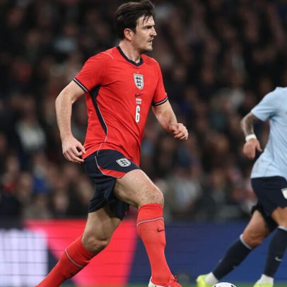 Maguire renova contrato com o Manchester United