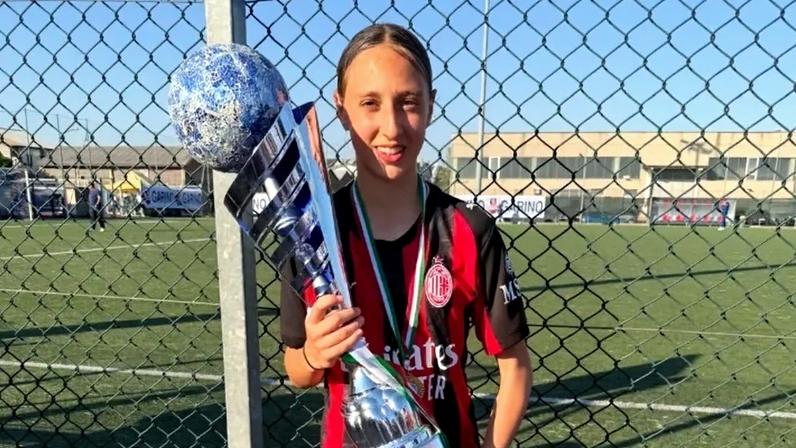 Filha de Modric celebra troféu da Garino Cup com o Milan Sub-13