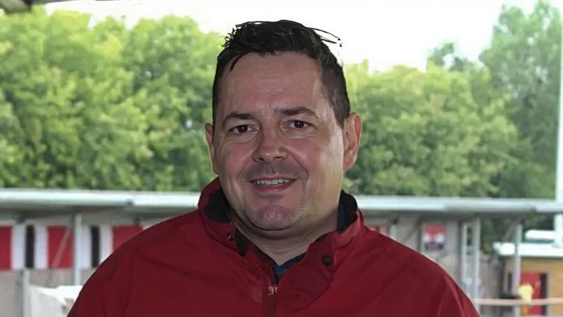 Adepto que conheceu mais de 2000 estádios do futebol inglês em 54 anos