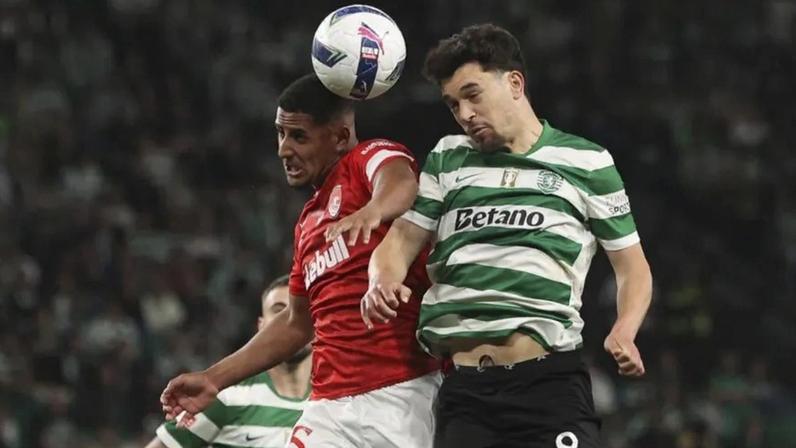 Guilherme Romão garante lugar no lado esquerdo da defesa do Santa Clara