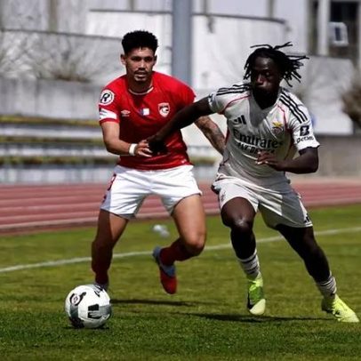 Benfica vence Santa Clara 3-2 com golo nos descontos