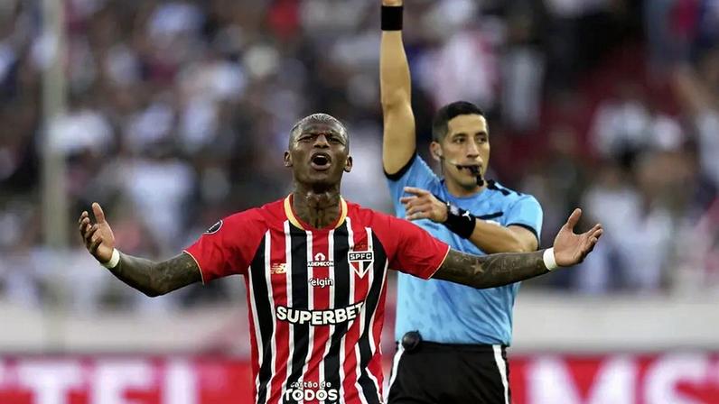 Caso de Robert Arboleda está a 'agitar' o futebol brasileiro