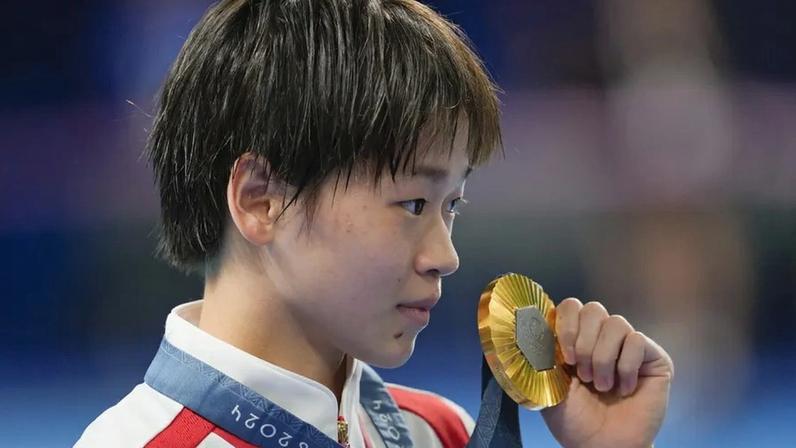 China investiga assédio digital contra campeã olímpica de saltos para a água