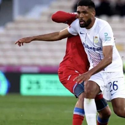 Rhaldney firma-se como titular no meio-campo do Alverca