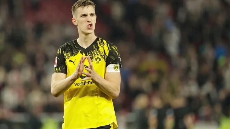 Schlotterbeck, jogador do Borussia Dortmund, com futuro incerto no clube