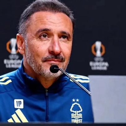 Vítor Pereira busca inspiração em Brian Clough após ver estátua na cidade