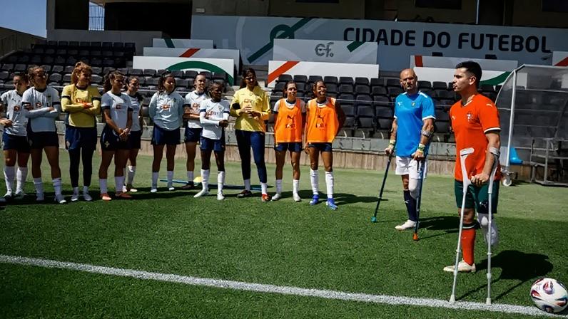 Visitas ilustres marcam treino da seleção feminina de futebol