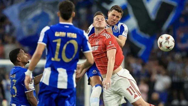 Bednarek defende esquecer rapidamente o que aconteceu com Martim