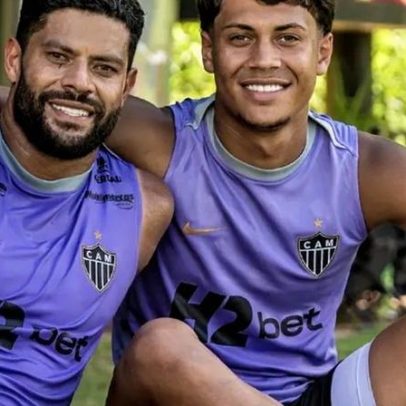Hulk treina com o filho no Atlético Mineiro