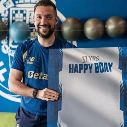 Plantel do FC Porto canta parabéns a Francesco Farioli