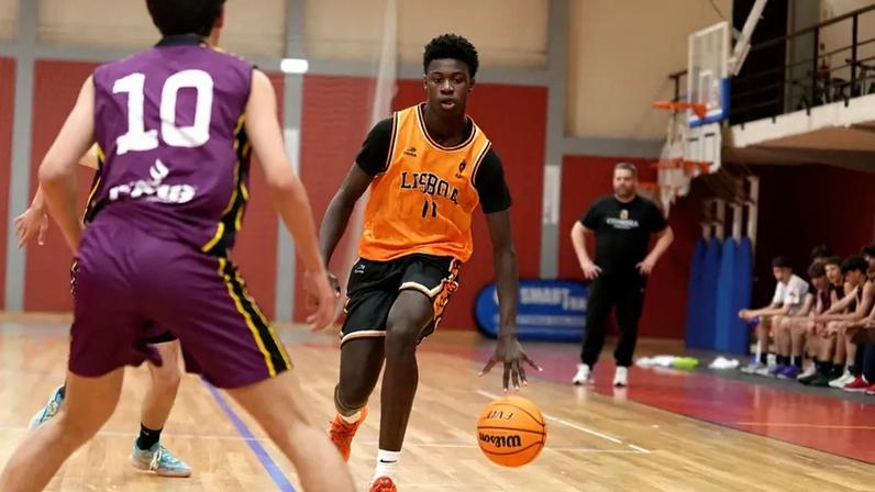 Gualdimir Té em ação na Festa do Basquetebol