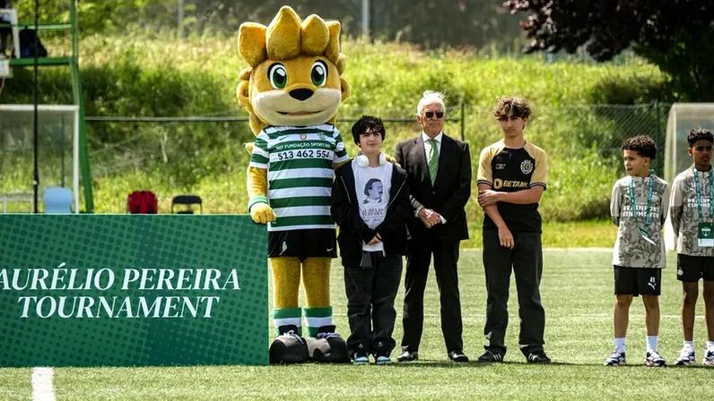 Aurélio Pereira com Tomás e Filipe, netos de Aurélio Pereira
