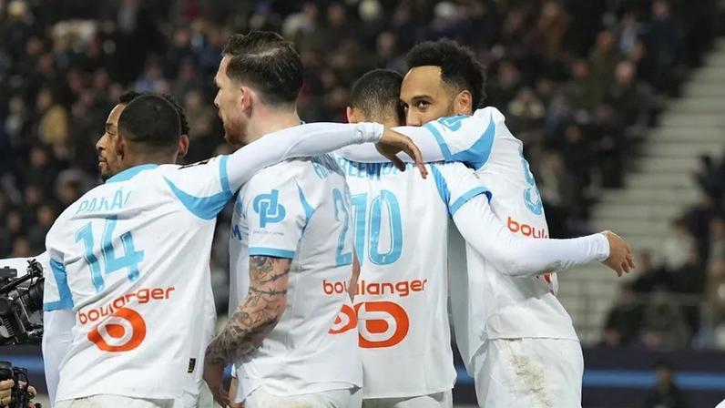 Marselha sobe provisoriamente ao pódio da Ligue 1