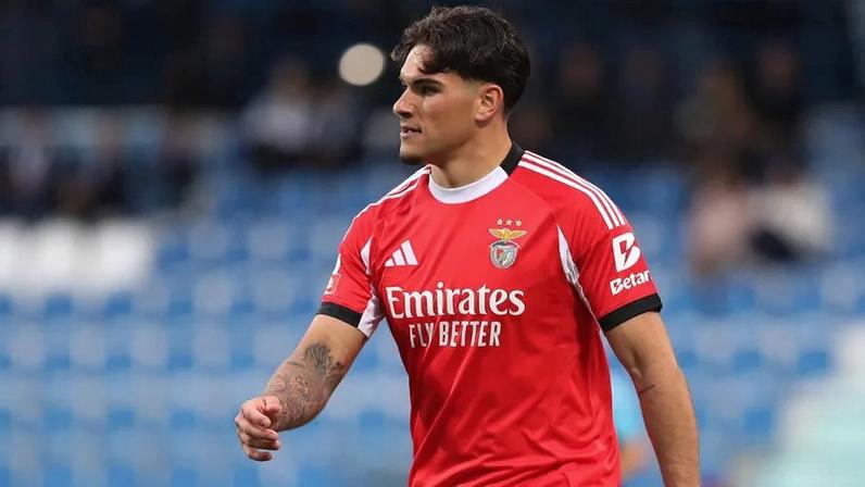 Gonçalo Oliveira, defesa-central do Benfica