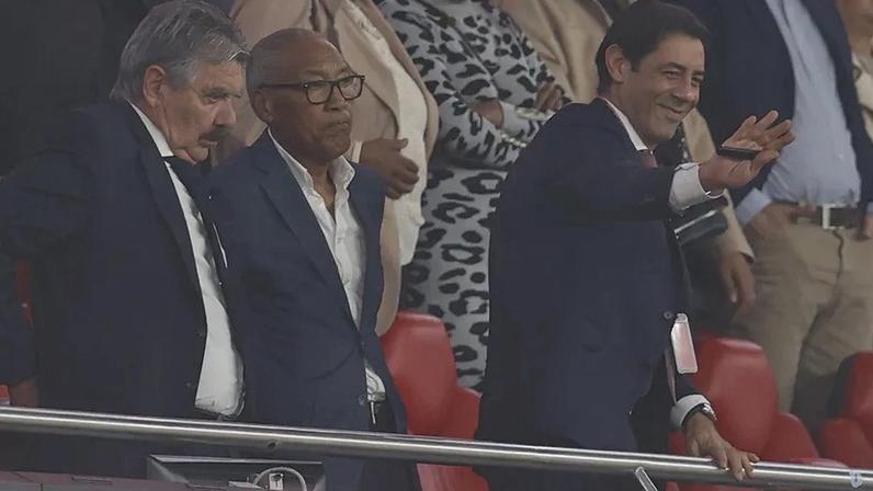 João Gabriel: PM e ministros presentes em Alvalade e Dragão, na Luz