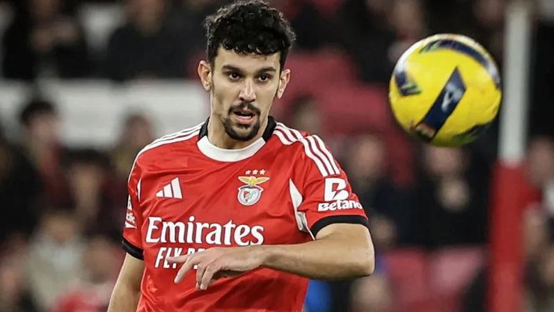 Treinador que descobriu Tomás Araújo vê-o como central que foge à norma