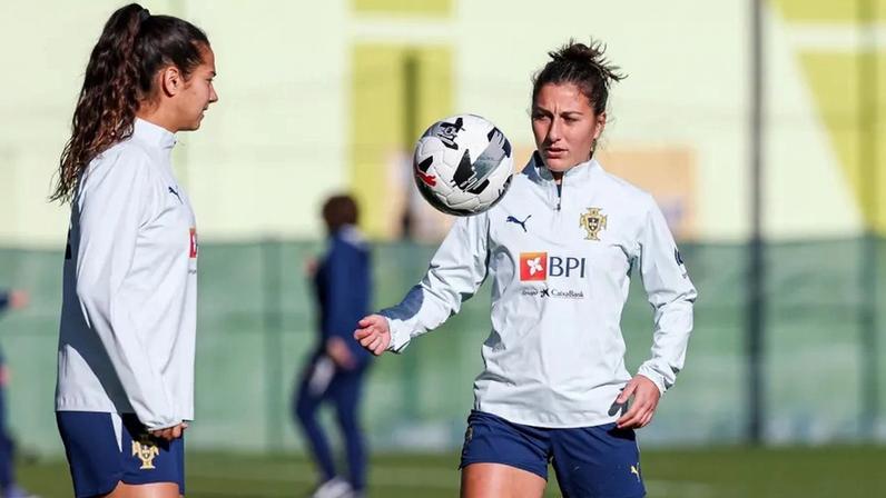 Raquel Ferreira durante o treino da Seleção Nacional feminina
